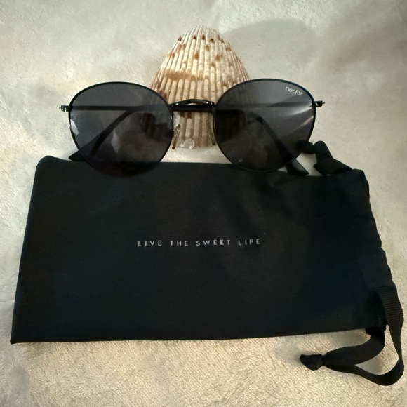 Nectar “Boho” Polarized Sunglasses 🕶️ - Picture 1 of 5